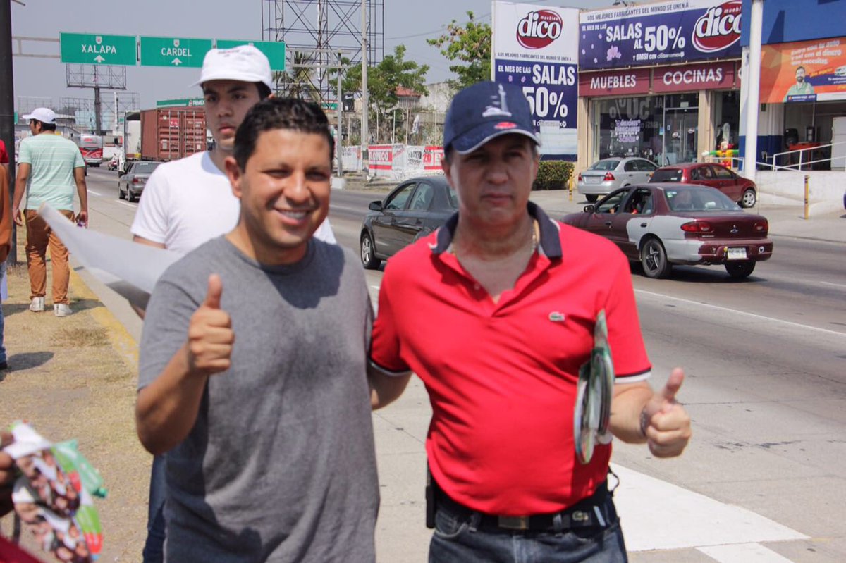raul_zarrabal's tweet photo. Que rico calorcito se vive hoy en Veracruz y Boca del Río. ¡Lo importante es seguir trabajando!
#YoMeRifo cuando hay que salir a la calle y seguir trabajando por un mejor Veracruz! https://t.co/ZhziBspKsv
