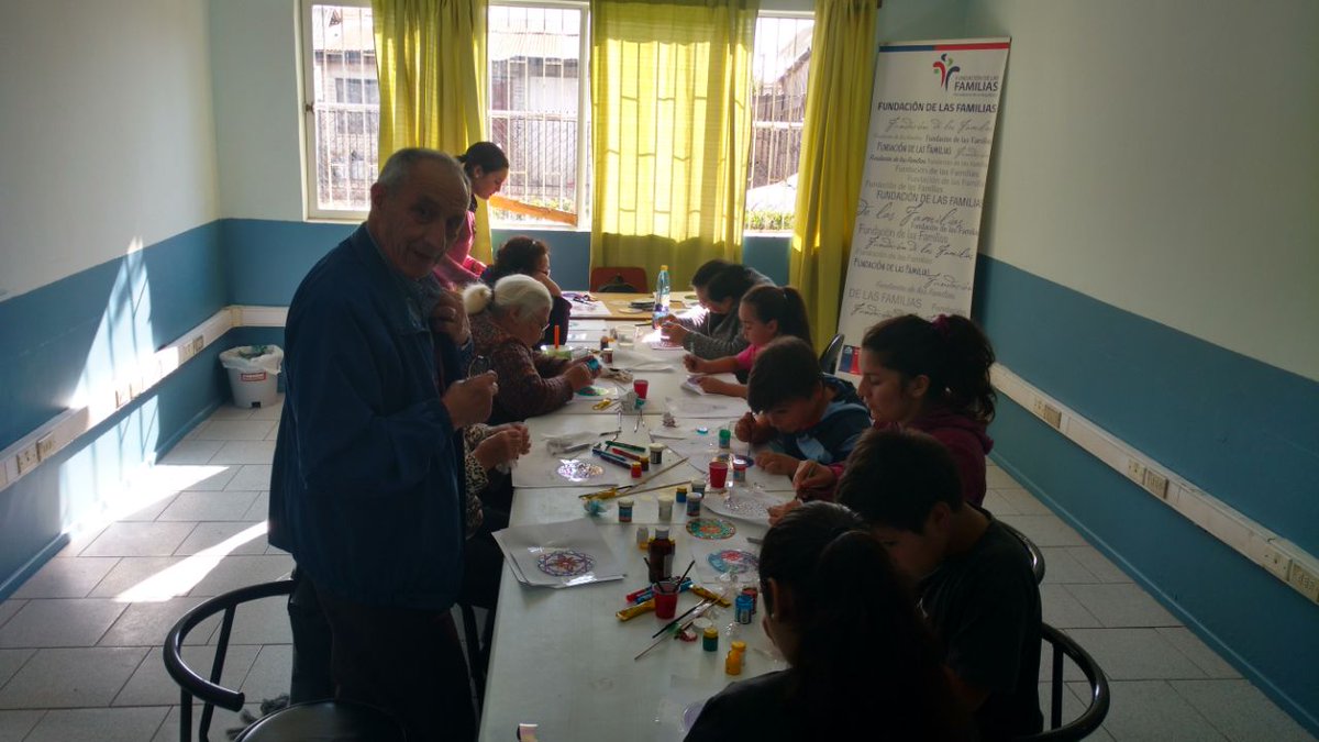 CuricoFunfa's tweet photo. Hoy en @CuricoFunfa taller intergeneracional adultos y niños compartiendo los espacios @funfamilias https://t.co/Nm72x5XJdl