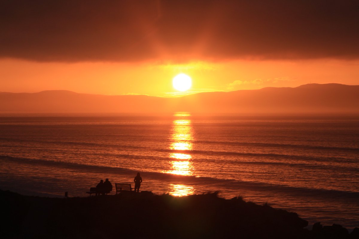 BC_Tweeting's tweet photo. A pleasantly warm evening in #Portstewart - #sunsset over #Donegal :)
#nofilterneeded #sunset :)
@WeatherCee @angie_weather @barrabest @newslineweather @Harrys_Shack @PortstewartProm @ILoveNorthCoast @CanonUKandIE @PictureIreland https://t.co/W5A9ktRvVz