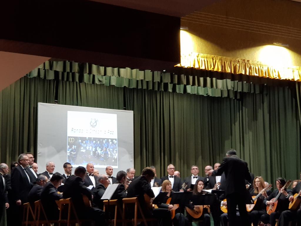 estebanafonso's tweet photo. Como colofón nuestra rondalla @OrfeonLaPaz https://t.co/AApIAFZGAi