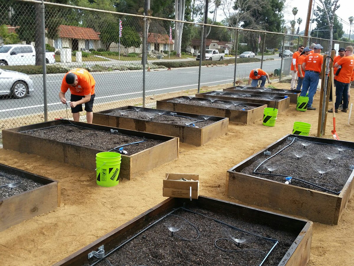 orion_goe's tweet photo. @TheToroCompany products and volunteers working with @EwingIrrigation and their partners at CSDR here in #RIVERSIDE. Raised vegetable beds and garden for education in sustainability and efficient irrigation. #Torowatersmart #ToroGives #ToroIrrigation https://t.co/kp5Oiy3Qdj