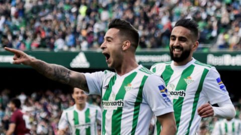 pbcomplutense's tweet photo. ¡+3! Real Betis Balompié 2-0 S.D. Eibar. Seguimos soñando, y no tenemos intención de despertar 😉. 5º provisionalmente, 49 puntos y 12 de 12 puntos posibles. 🎶 ¡Yo quiero un Betis campeón! 🎶
#RealBetisEibar #PBComplutense https://t.co/pnZ0yVlGXt