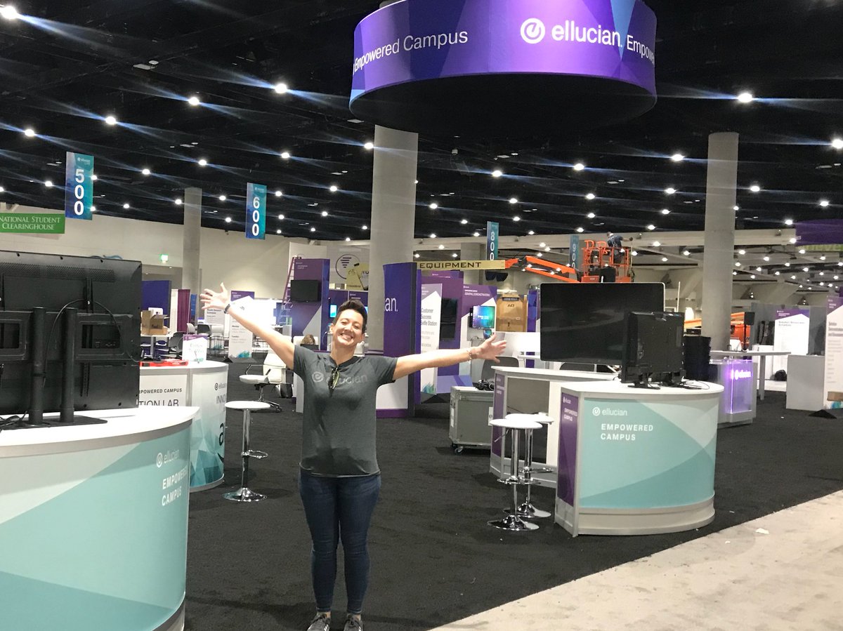 DerekInteract's tweet image. The amazing @K1MFISHER in her element at #elive18 . It’s starting to look seriously cool!
