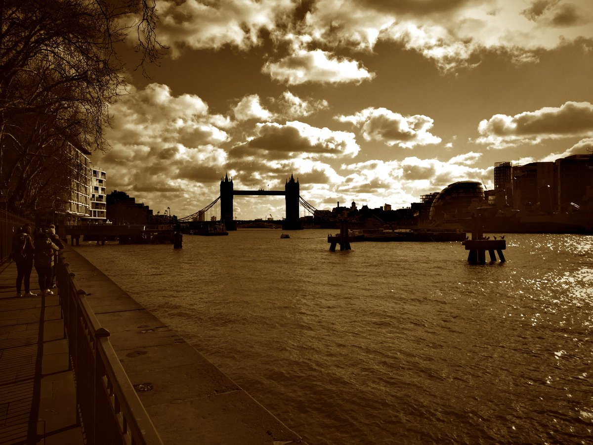 hayphotoapp's tweet photo. Combine black and white with sepia to adjust the tone of the sepia colored image very easily in #HayPhoto. https://t.co/B4QqWOF6GD
#shotoniphone #editedwithhayphoto @apple @appstore #London #LondonBridge #clouds #amazing view #niceweather #photography https://t.co/JOZI0n27TH