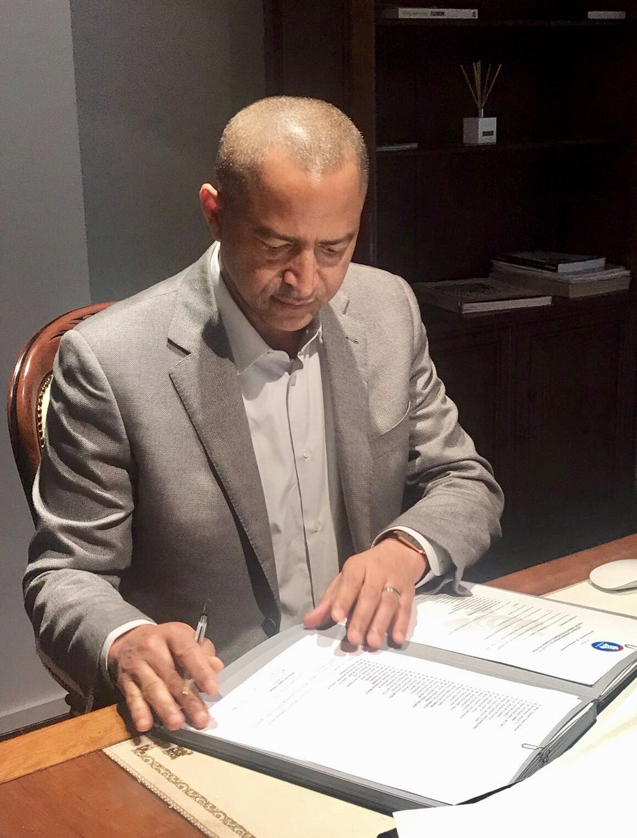 Ensemble_MK's tweet photo. Chers amis, notre Président @moise_katumbi a signé des décisions importantes pour la structuration de notre plateforme électorale #EnsembleMK !
🔜 Rendez-vous à tous demain pour les annonces !
#Ensemblepourlechangement https://t.co/lJXrEAmDep