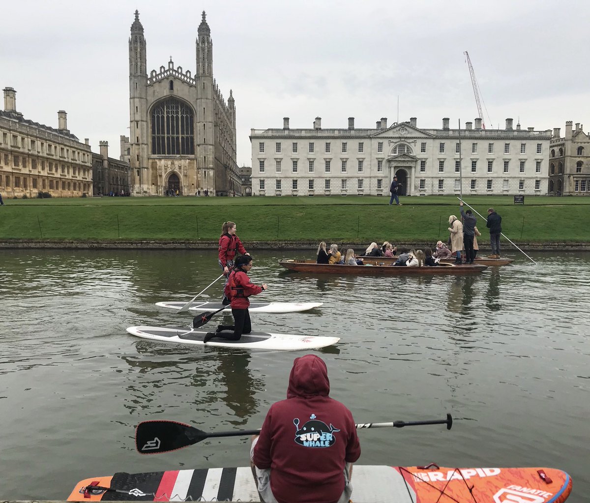 SupWhale's tweet photo. Rad vibes throughout our first barefoot #SUP session of the season🐾👣 #Cambridge #epic views never get old🔥Join us &amp; explore this amazing town from a paddleboard🤙 #yearroundstoke #learn2SUP #ISAinstructor #paddleboarding #standuppaddle #SWsquad18 https://t.co/j8vbkd6bJN