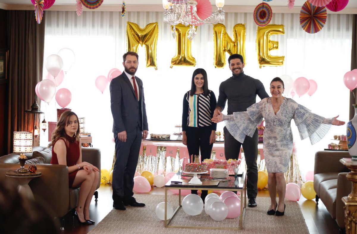 Mine’ye Doğum günü sürprizi #kalbiminsesi #AdıZehra <a href="/zeynep_camci/">zeynep çamcı gerçek</a> <a href="/sedaguvenseda/">seda guven</a> <a href="/HtcAslanResmi/">HtcAslanResmi</a> <a href="/alicanyucesoy/">Alican Yücesoy</a> <a href="/emre_kvlcm/">Emre Kıvılcım</a> <a href="/UlkuHilalCiftci/">🌷</a> @FOXTurkiye <a href="/adizehrafox/">Adı: Zehra</a>