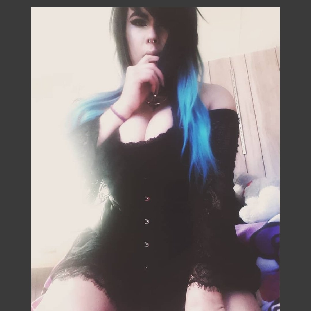 AllyxAfflicted's tweet photo. #NewProfilePic https://t.co/6vzvigKN5w