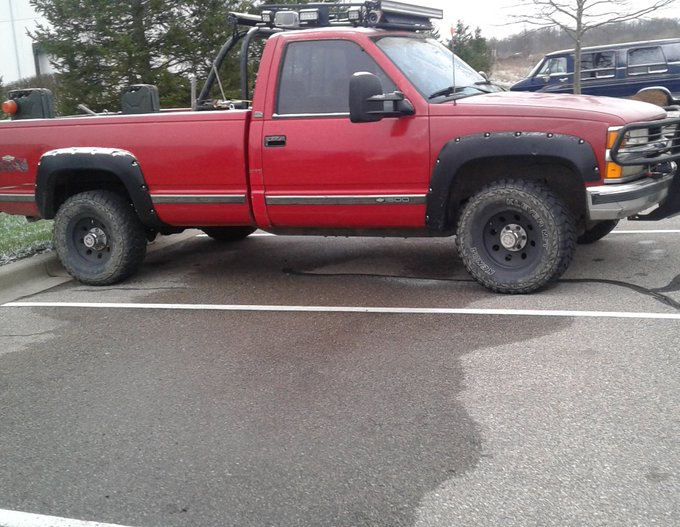 The Crazy Mommy Blog - Got to drive hubbys truck to work today #Chevy #chevytruck #silverado #chevysilverado #red #trucks #truckernation #bigred #redtruck #redneck #muddy #muddin https://t.co/QsXEK5Y7ot