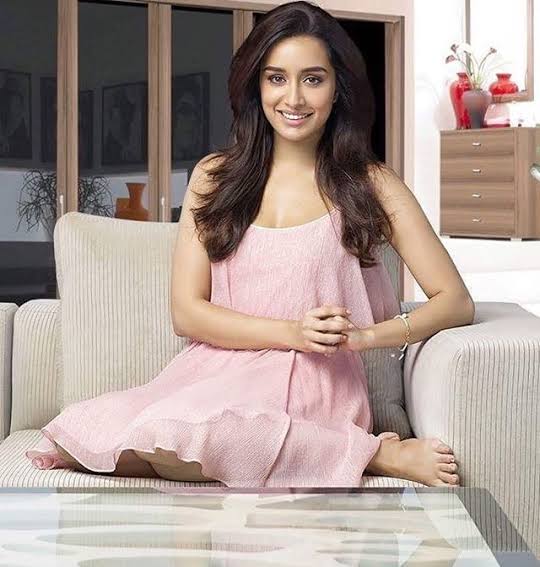 shraddhaloveyou's tweet photo. The pic The smile the way to talk the way to walk the style the icon
#ShraddhaKapoor https://t.co/kCcxew8b1U