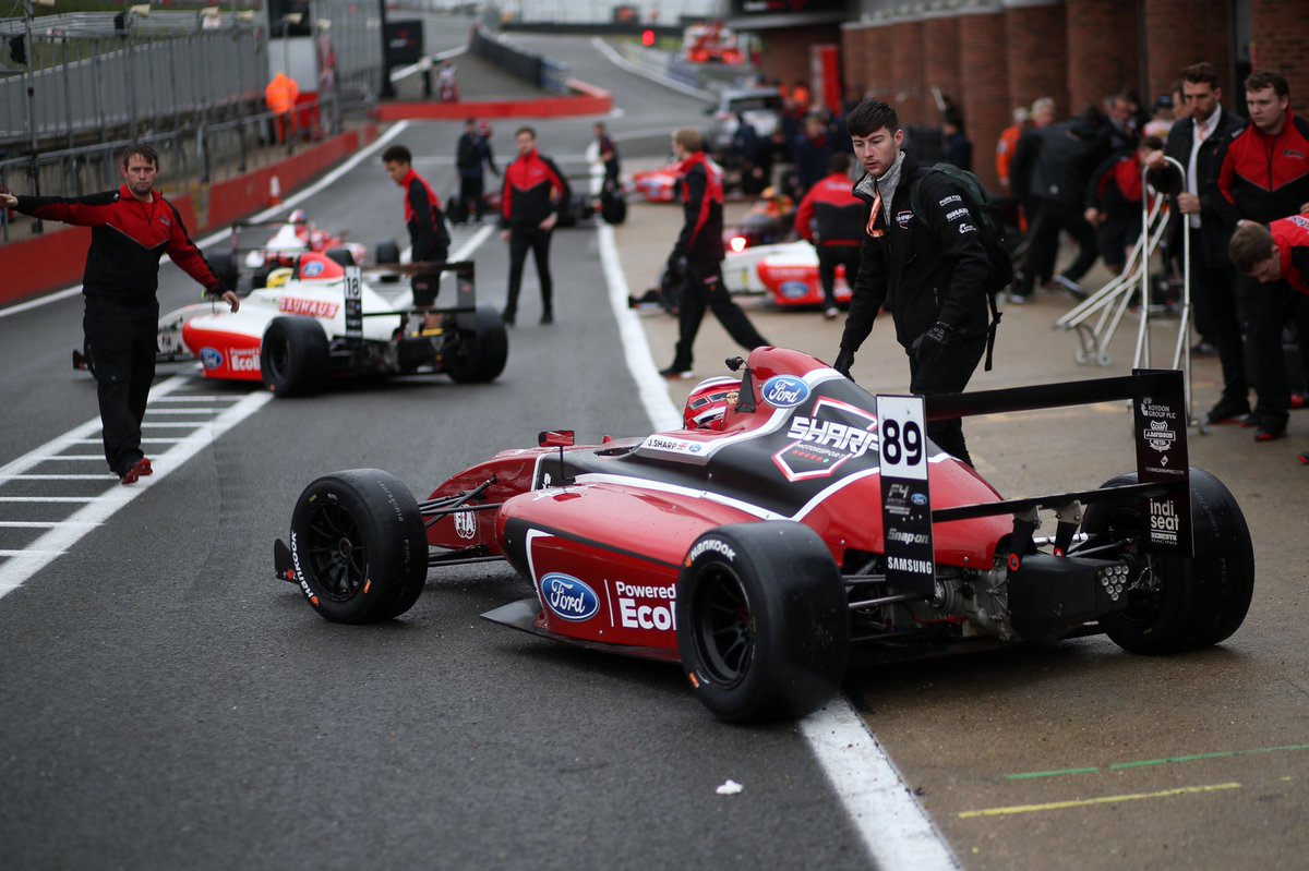 Really productive day <a href="/BritishF4/">Wera Tools British F4</a> tough quali so started at the back of the grid, finished P9 with nothing between us and P8/P7 and 7th fastest 😎🏎👍😃💪🏁🏁🏁