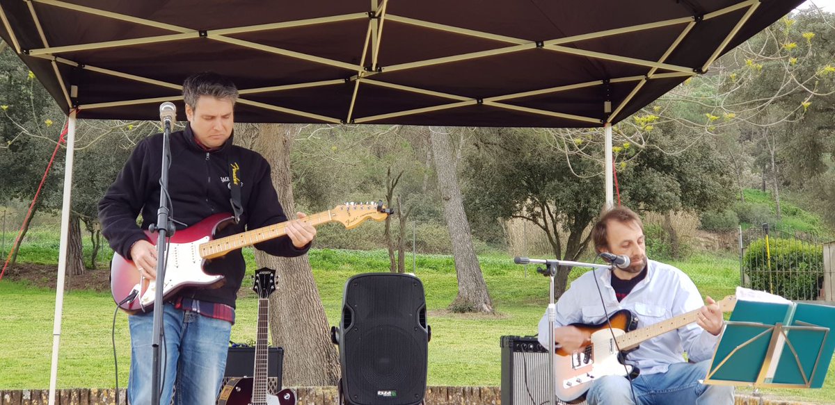 efemefrankmoi's tweet photo. Concierto eFeMe (Frank Martínez &amp; Moi Vázquez) en plena naturaleza!!! @pedrosanchezp10 @EspDelMusico @musica_retweet @paradabus @Humanodepie @ClaretKaru @Hilvanando1inst @d_almas @mj_jareno @xerigo67 @DiscAffinity @elvagon85 @IslaSonoraTF https://t.co/XRexRGBKUF
