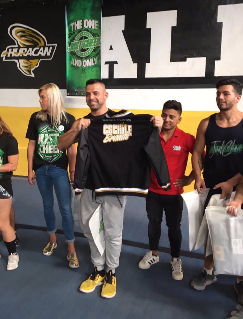CSChile's tweet photo. En entrega oficial #CAMPEONDECAMPEONES CSChile Brands!!
Felicitaciones a #HURACANALLSTAR quienes hoy reciben CHAQUETA CSCHILE BRANDS OFICIAL DE LA TEMPORADA!

#CSCHILE
#justcheer 
#campeondecampeones 
#10años https://t.co/xNzUirfRet