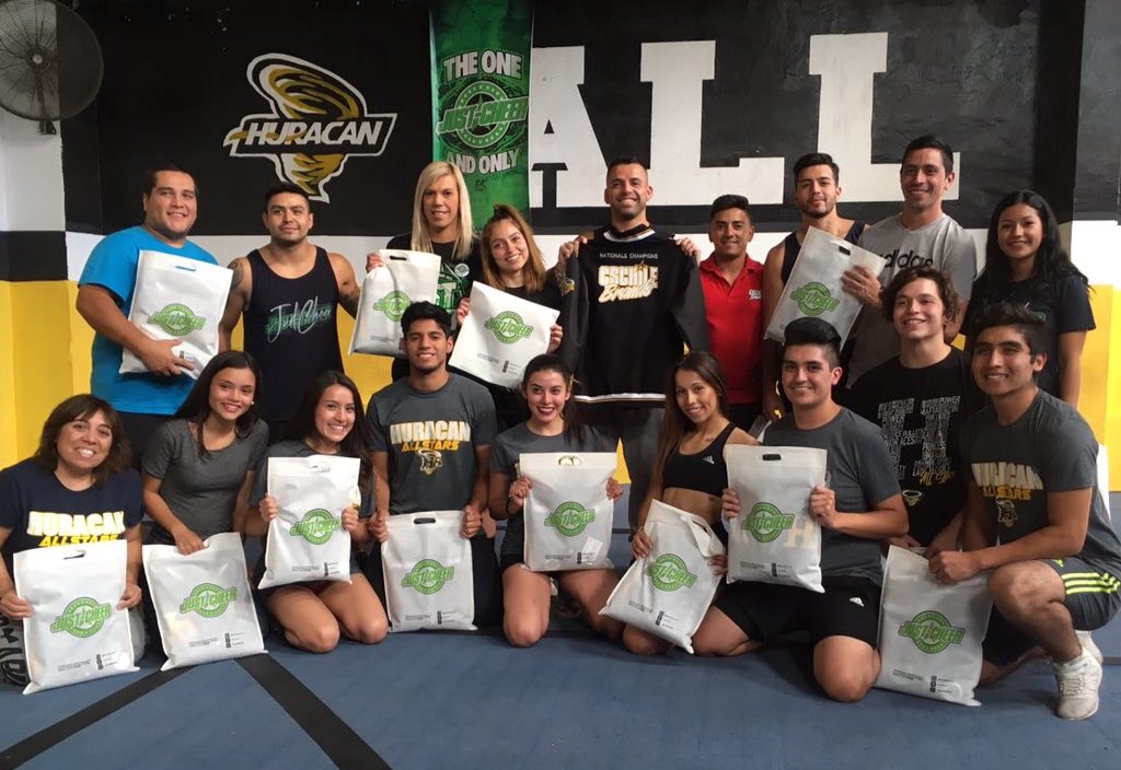 CSChile's tweet photo. En entrega oficial #CAMPEONDECAMPEONES CSChile Brands!!
Felicitaciones a #HURACANALLSTAR quienes hoy reciben CHAQUETA CSCHILE BRANDS OFICIAL DE LA TEMPORADA!

#CSCHILE
#justcheer 
#campeondecampeones 
#10años https://t.co/xNzUirfRet