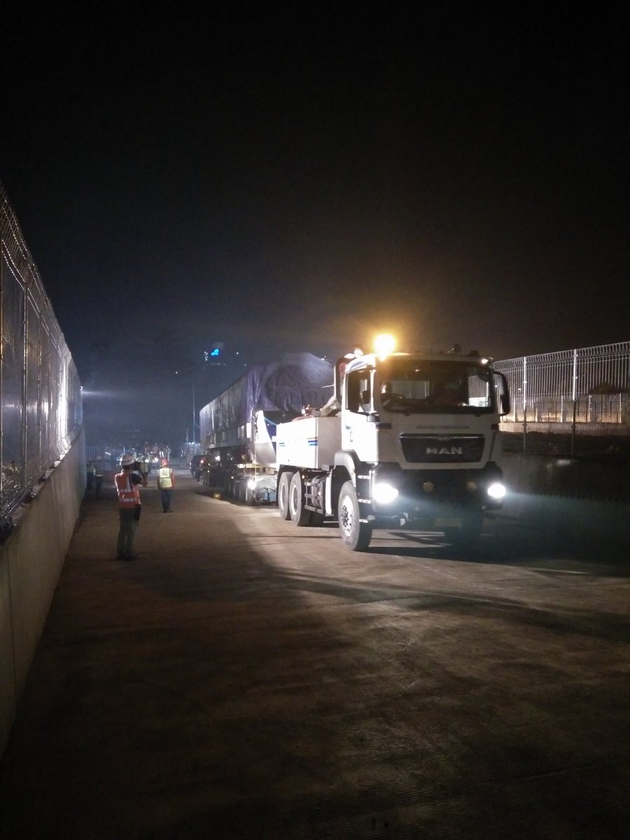 mrtjakarta's tweet photo. K1 1 18 06 menjadi kereta pertama yang tiba di depo Lebak Bulus. Selamat datang #KeretaMRTJ! https://t.co/TXsHJ4FnnM