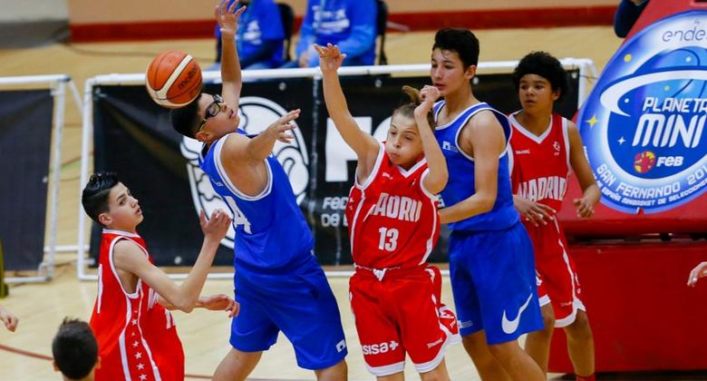 solobasket's tweet photo. #Cantera (VÍDEO) Revive las finales del #PlanetaMini2018 y repasa todos los ascensos y descensos.
https://t.co/LLpN8dW2Sx https://t.co/0b3Ywj5IPS