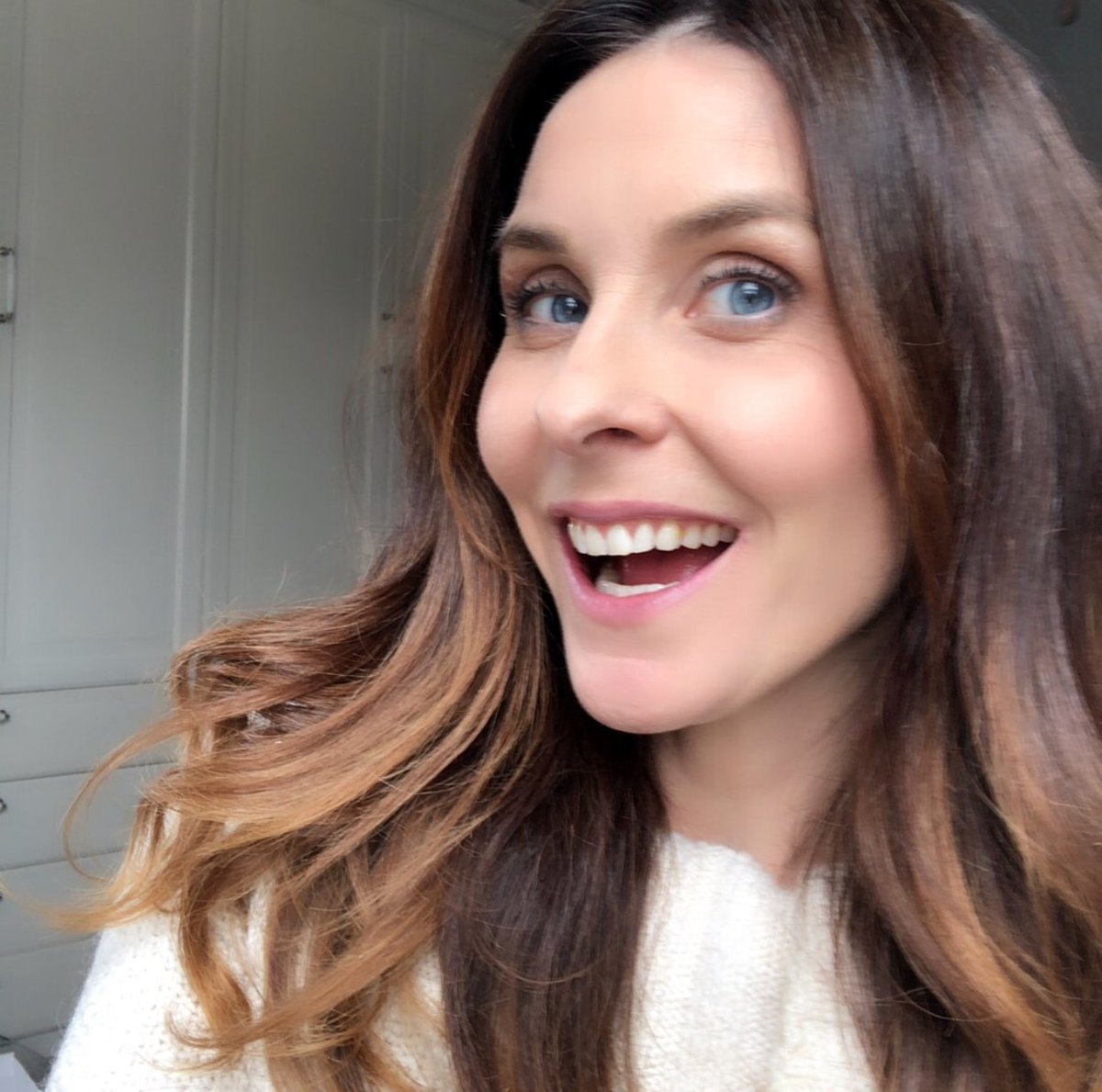 ShopAtShowcase's tweet photo. Beauty expert @chantelguertin from @TheMarilynShow gives our natural coconut activated #charcoalteethwhitener a 👍 WOO! Get your pitch black powder today: https://t.co/isOP3ZIXBX #shopatshowcase https://t.co/dC75WIuBSu
