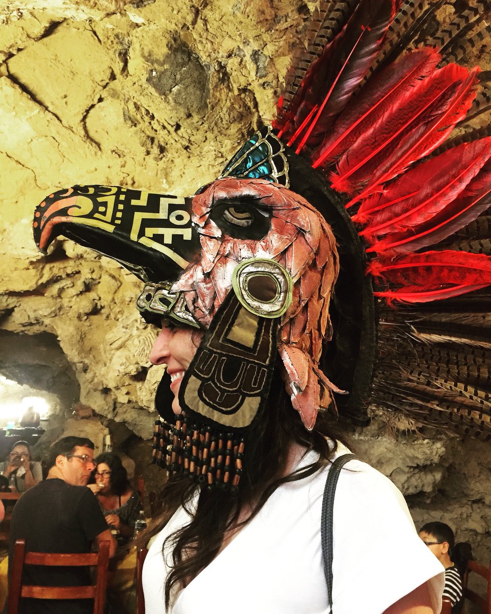saramarinmusic's tweet photo. El espíritu mexicano empieza a apoderarse de mi! ❤️😂 https://t.co/IZcDZ0jIqU