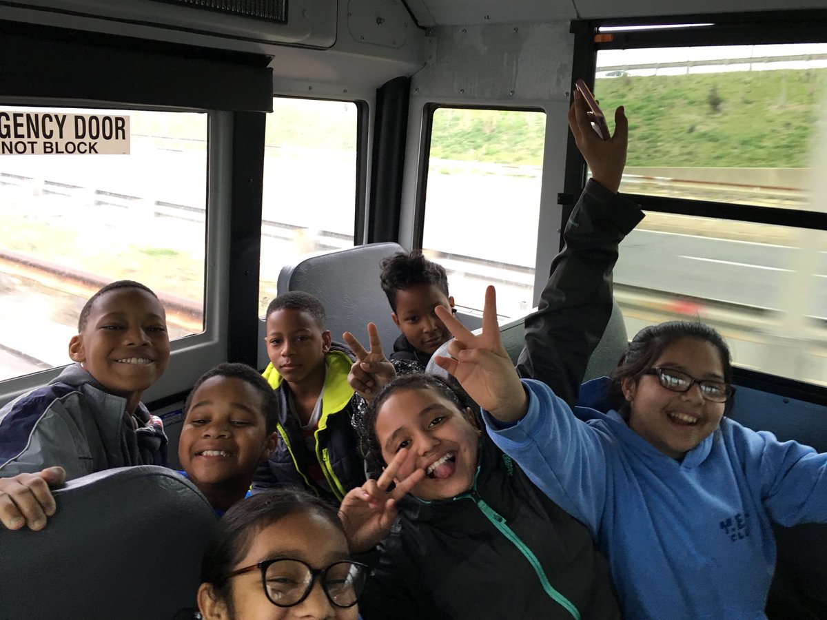 GlebeAPS's tweet photo. Glebe Yes Club on their way to the convention center - USA science and engineering festival #robotfest @glebepta @APSVirginia https://t.co/hcI8q5ylbY