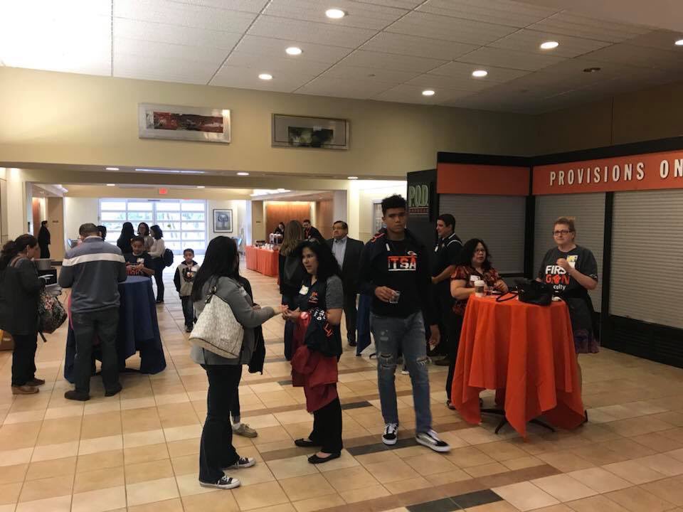 UTSA's tweet photo. Happening now... We’re wrapping up First-Gen week at the Downtown Campus. Join us as we celebrate first-gen students and their families at our First-Gen Familia Day until 4pm. #UTSA #FirstGenUTSA #FirstGenPride #FirstGenOrgullo #FirstGenRunners #CelebrateFirstGen @utsa_first2go https://t.co/A0TECELKeJ