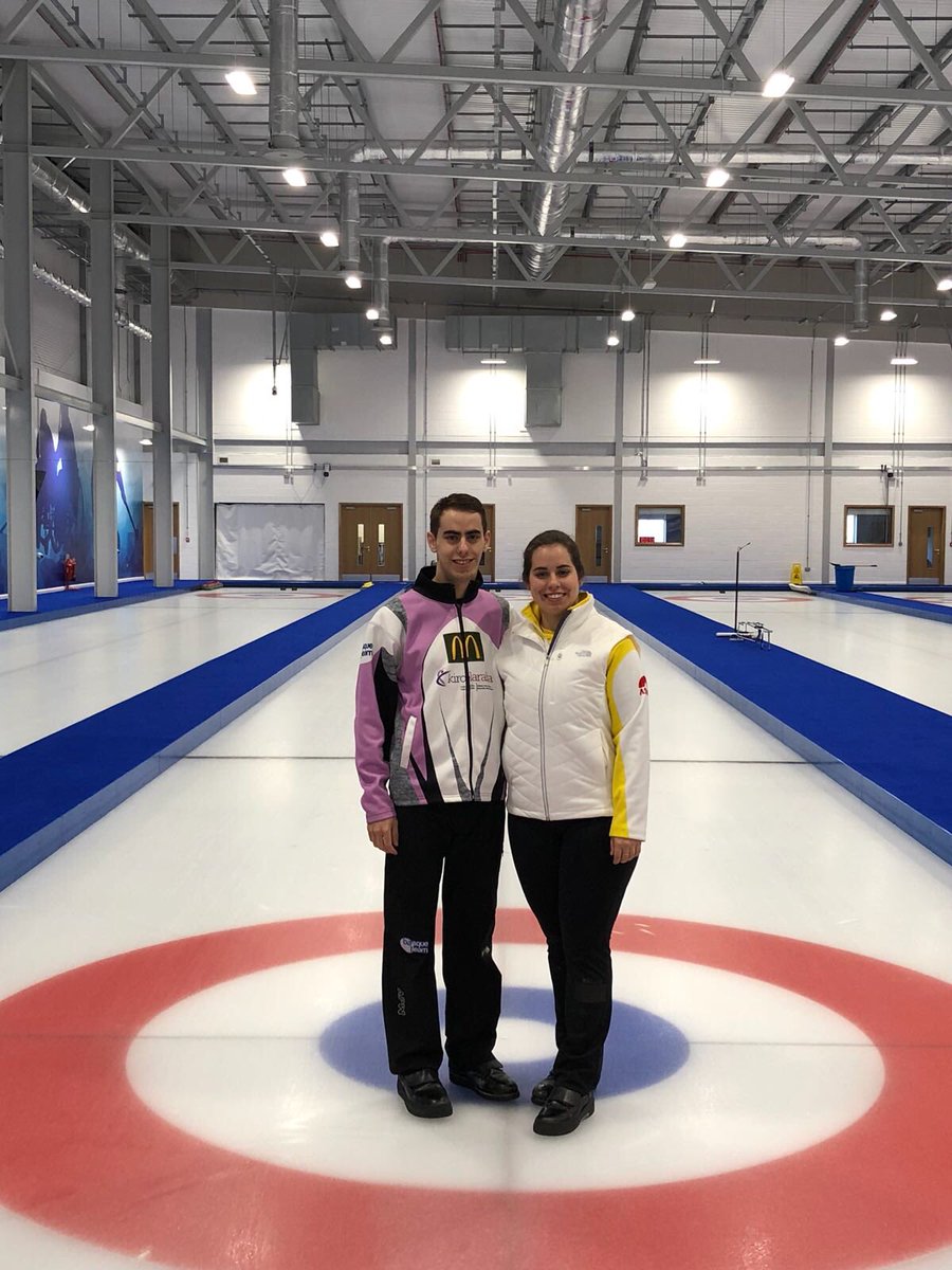 IranGVez's tweet photo. Three days of games and practice before Worlds in 🏴. Thank you @jaynestg @fraserkingan @McClearyJudith and Lee for the games 🥌🥌 #eatsleepcurlrepeat https://t.co/RLj7Z9jcAr