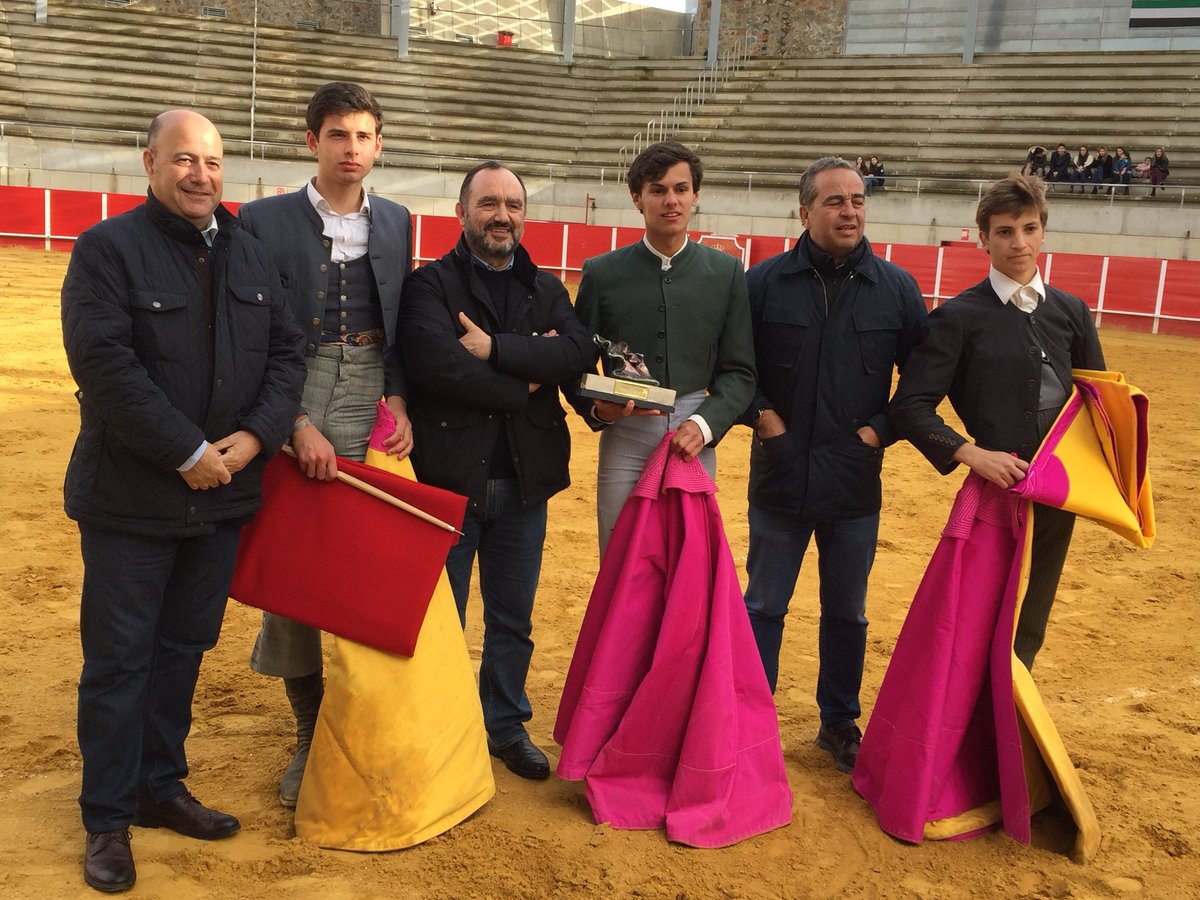 ondacerosurextr's tweet photo. Manuel Rueda de @ETLucena ha resultado segundo clasificado en el III Bolsín Taurino Ciudad de Llerena (Badajoz), celebrado hoy sábado. Carlos Domínguez, alumno de la Escuela Taurina de Badajoz se ha proclamado ganador. https://t.co/WdvSEpKgA8
