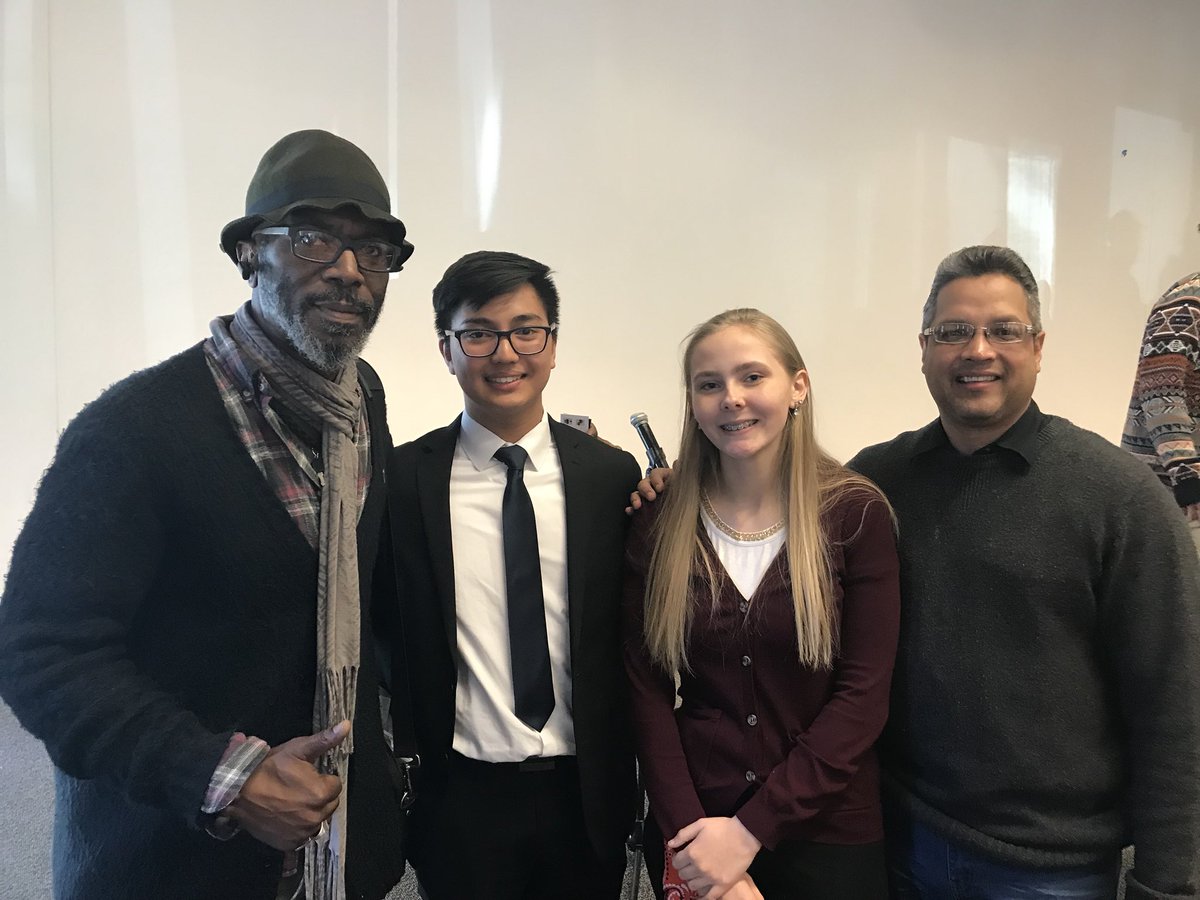 PTHSD209's tweet photo. D209 officials and students out this morning on the West Side of Chicago advocating and promoting safe schools and communities during a Congressional Town Hall Meeting. D209 leading and serving as exemplified in its mission. #ONEPROVISO https://t.co/WxrqXFf4AA