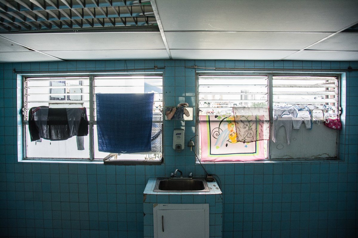 hsiciliano's tweet photo. Este Hospital JM de Los Rios.

Donde los NIÑOS tienen que salir a protestar en las calles para pedir medicinas, para pedir que no los dejen morir. https://t.co/BbZYx0fODW
