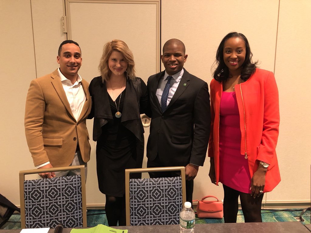 PatricePinkFile's tweet image. Getting ready to drop #networkingknowledge w/ #UNCFKochScholars @brianhawkins25 @Rafa_Jdoc @AnnaLouStark iwf