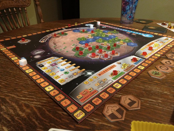 jon_kup's tweet photo. Another great two player match of #terraformingmars @StrongholdGames.  Terractor takes down Helion 113 to 102. https://t.co/16UvzGuAwy