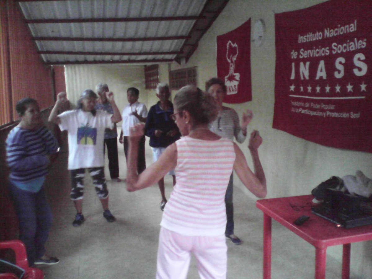 Inass_BarutaIB's tweet photo. @salainass Adultos mayores del CSSA Baruta realizan bailoterapia con el fin de alcanzar un envejecimiento activo y saludable. https://t.co/YAT8Vbr0Zm