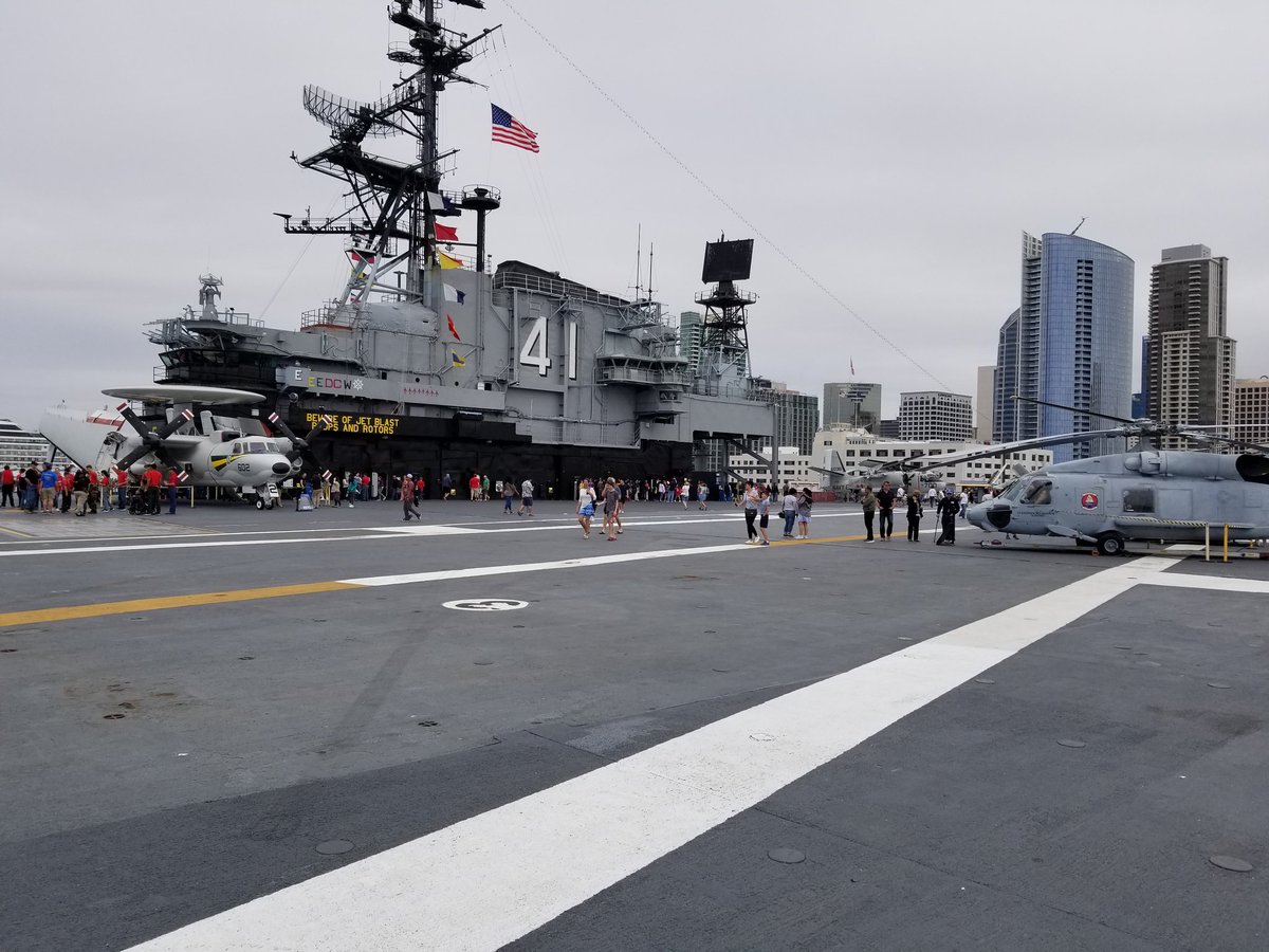 CampPendletonYM's tweet photo. Camp Pendleton and Saddleback Young Marines helped to clean the USS Midway prior to touring the ship. https://t.co/eCEDudjTCM