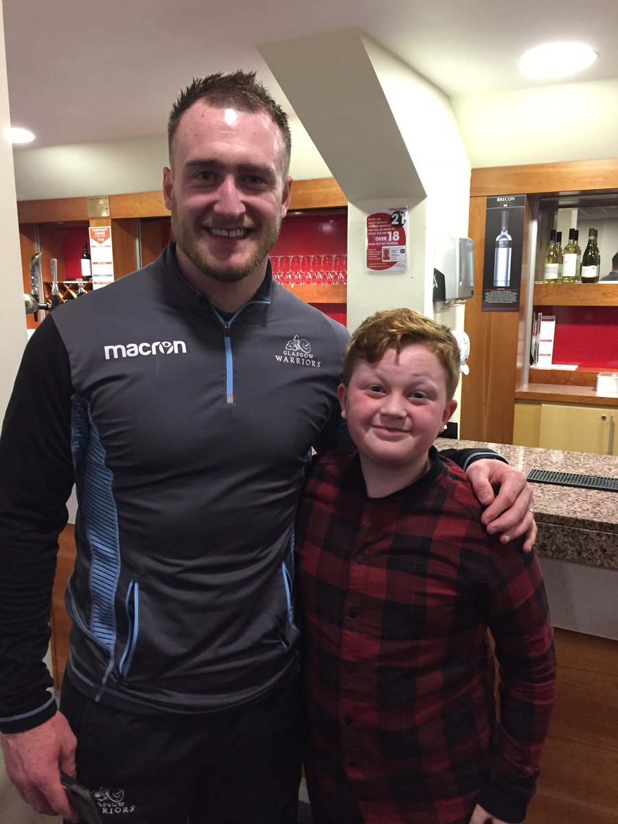 roblewjones's tweet photo. Absolutely work class on the pitch and off it! @StuartWHOGG_ thanks a million for sparing a few minutes for a chat today with @roryjones24 #genuineclass #britishlion #diolch #happyboy @scarlets_rugby @GlasgowWarriors @PRO14Official https://t.co/ywjBwskg4p