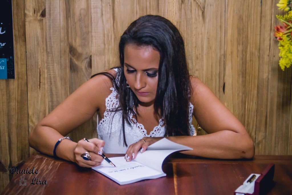 ElizanePinheiro's tweet photo. Primeiras fotos do nosso evento de lançamento e noite de autógrafos!

#livrocristão #romance #quandoosomsevai #livro #literaturacristã #motivacional #autoajuda #literatura #autografia #editoraautografia #lancamento #lancamento2018 #deusnãosecala #novidade  #amoler #amolivros https://t.co/hsLIsk6H8h