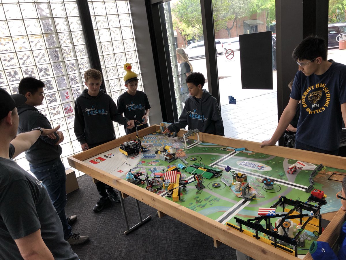 CVRobotics's tweet photo. The Electric L.E.G.O.S. are out at the Central Valley Regional.  Find them in the lobby by the main entrance! https://t.co/HB8CYmrWFZ