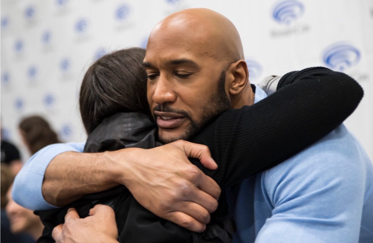 CrazyGirlVids's tweet photo. MY HUG FROM HENRY SIMMONS AT WONDERCON. A MOST MAGICAL MOMENT 😭😭😭

Thank you xpertshot on instagram (J. Fletes) for the amazing pictures!!! #RenewAgentsofSHIELD #AgentsofSHIELD https://t.co/9nHIzv1vfj