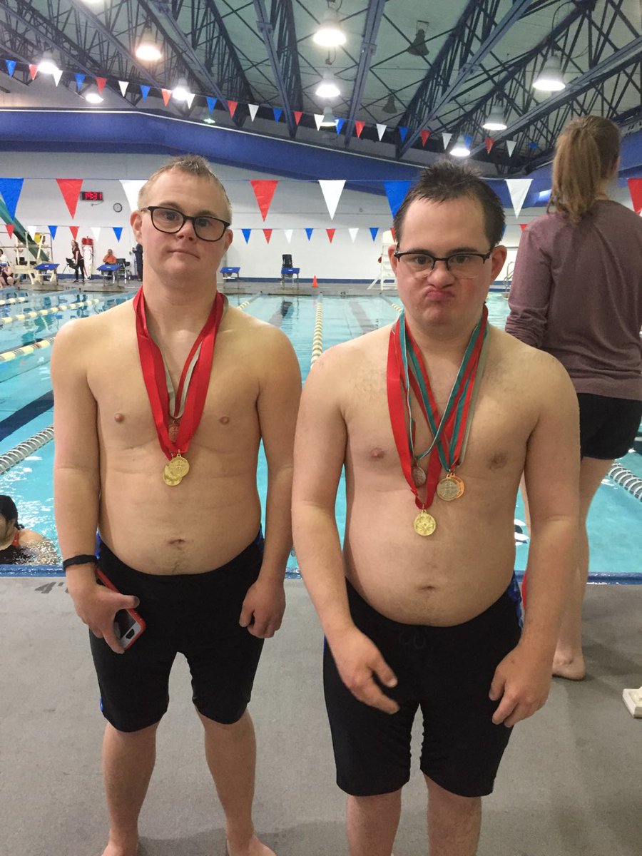 NKCSDNorthstars's tweet photo. BLING!!  Great job Northstars!! @SOMissouri @NKCSchools https://t.co/VtajgxVGJG