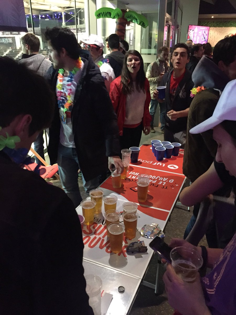 LudoAmar's tweet photo. Malgré la défaite dans ce #TFCDFCO et de la déception en #BetclicSuite, le #SpringBreakTFC bat son plein à la Bodega du Stadium ! 🎉🍻😎 https://t.co/dQwy2bDozA