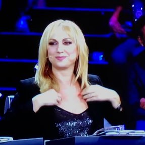 blackarvt's tweet photo. “Capito perché non si è offerto? Perché sapeva che li avrebbe stracciati tutti”

LA CELENTANO MI FA VOLARE #amici17 https://t.co/pFyz4GtdgP