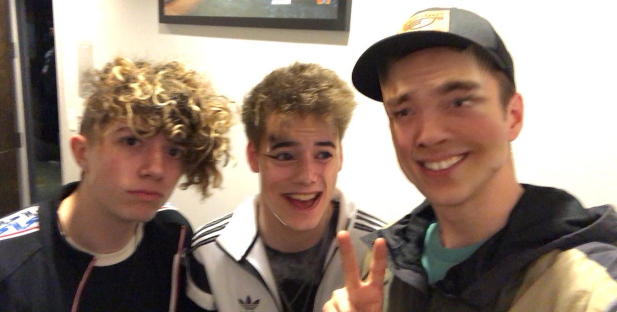 whydontwemusic's tweet photo. Jack looks stupid https://t.co/icggGGEYb6