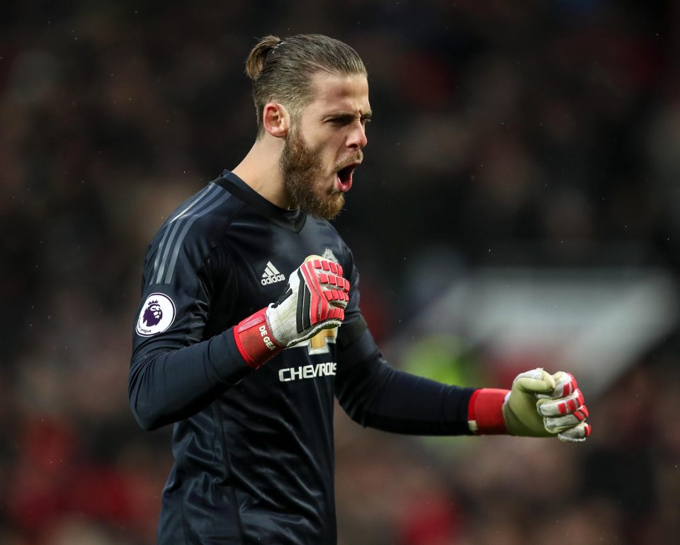KPmufc's tweet photo. Who's better? 

RT for De Gea

Like for Neuer https://t.co/vk5UYXE3V2