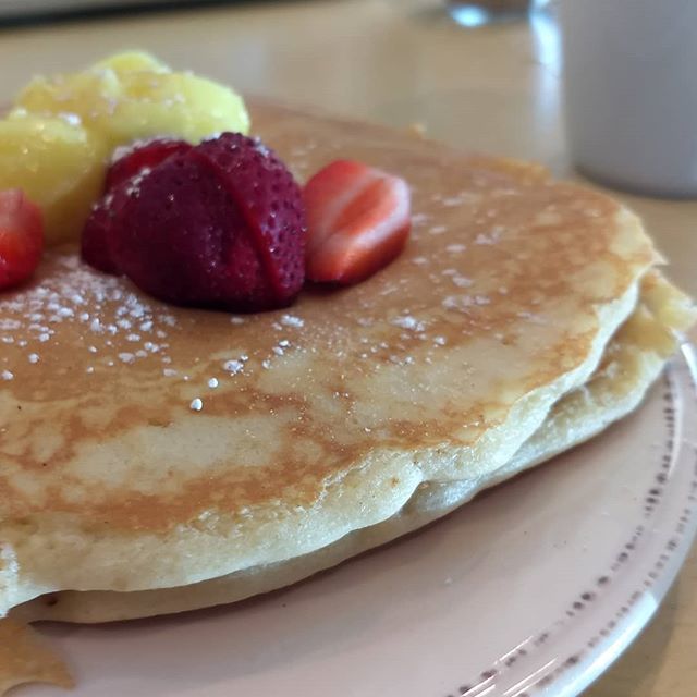 alexaclark's tweet photo. Simple and tasty breakfast this morning at @first.watch. The ricotta pancakes 🥞 with lemon curd 🍋 was lovely. .
.
.
#breakfast #ricottapancakes #shortstack #pancakes #strawberry #lemoncurd #firstwatchcafe #food #foodphotography
#foodietribe #letseat … https://t.co/suLf1LFAYF https://t.co/7AdgYPEKef