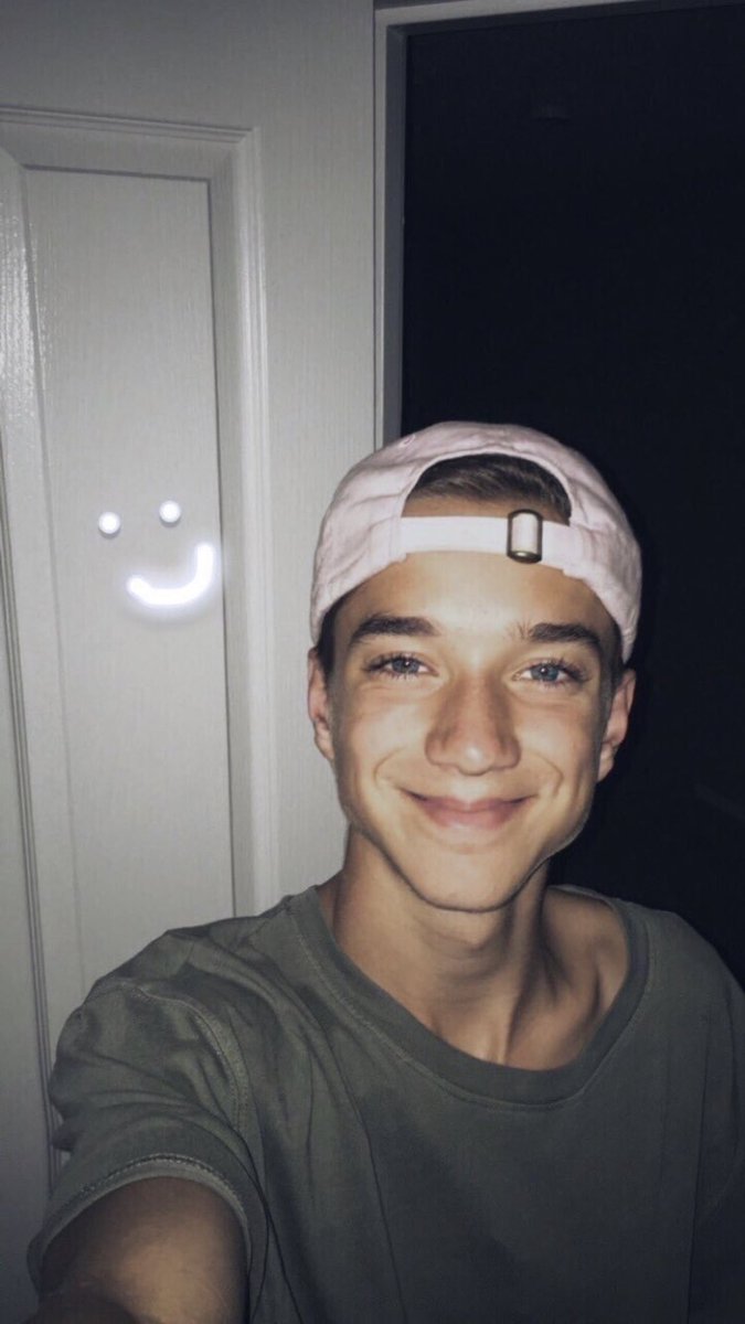 POSITIVEMARAlS's tweet photo. RT to bless someone’s timeline with this beautiful soul 💛 https://t.co/AMS3QvBZRy