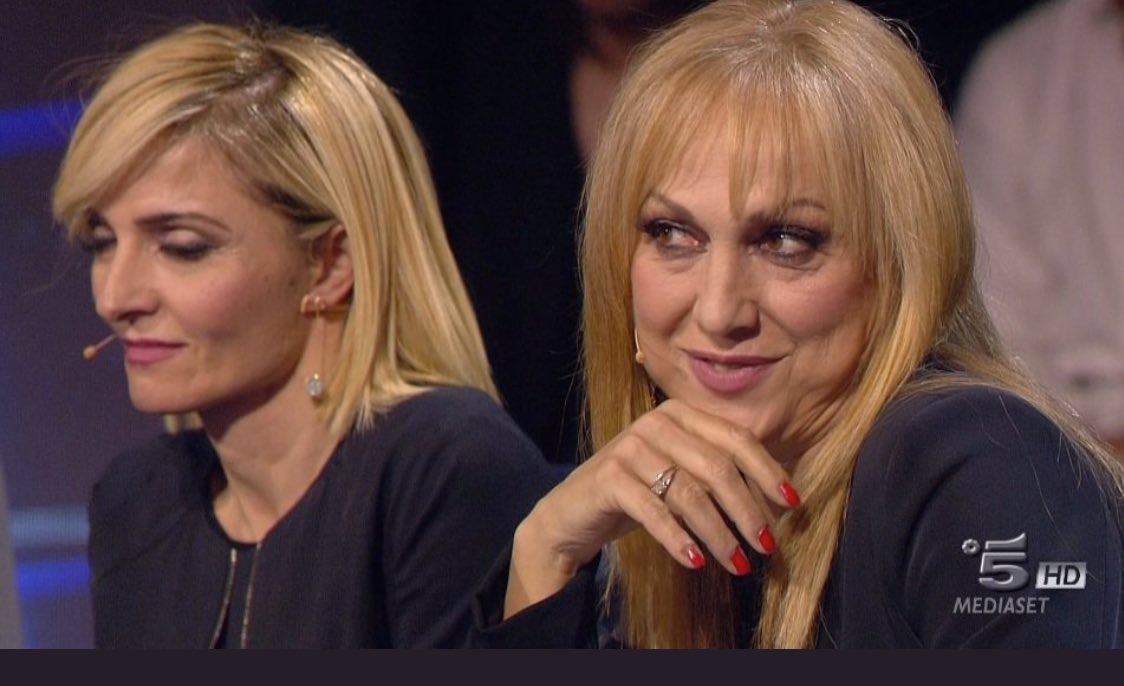 ilMenestrelloh's tweet photo. Trova una persona che ti guardi come Alessandra Celentano guarda Bryan.
CHIAMATEMI MAESTRA
#amici17 https://t.co/zM6VNADmNH