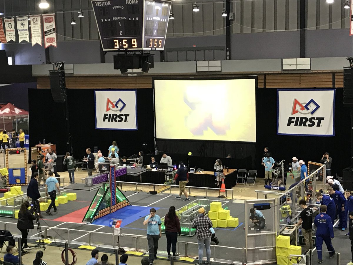 DrSilviaPenuela's tweet image. Cheering for @mtsrobotics5288 @CANFIRST #WesternFRC. Great event!! @westernuEng @AnaLuisaTrejos