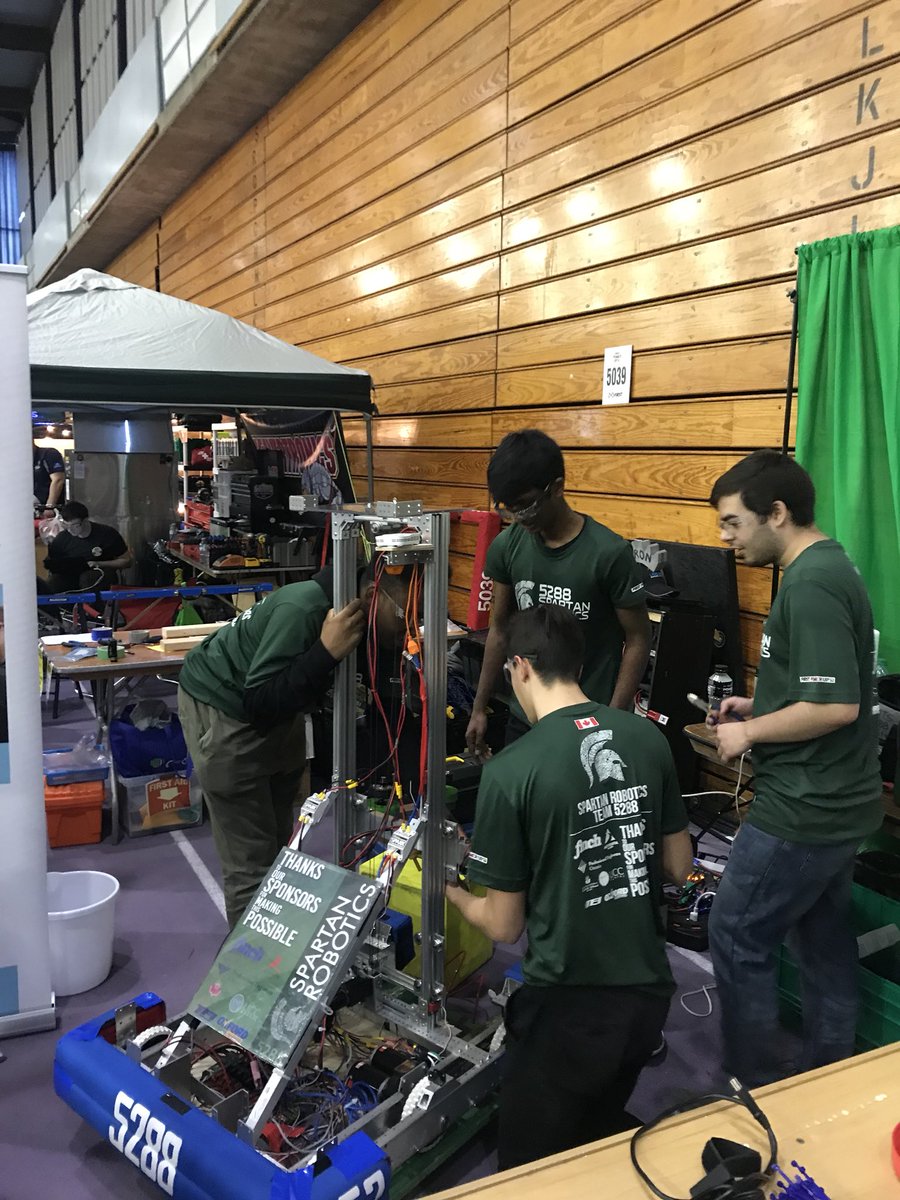 DrSilviaPenuela's tweet image. Cheering for @mtsrobotics5288 @CANFIRST #WesternFRC. Great event!! @westernuEng @AnaLuisaTrejos
