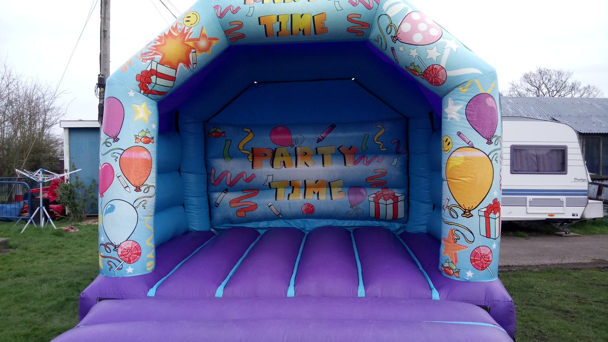 MBA_inflatables's tweet photo. Party time castle ready to hire don't miss out . book on line at https://t.co/vlE1cXo922 https://t.co/qr2CZdPod0
