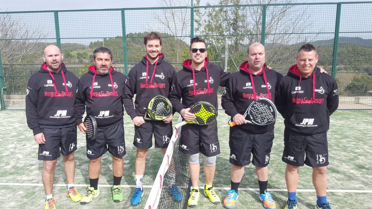 jackoroveda's tweet photo. Gran jornada, 2 puntos conseguidos contra el Navas, #pasitoapasito equipo!! @bergaresort @FCatalanaPadel @starviepadel #bergaresortpadelclubb https://t.co/XwqYV5u5uJ