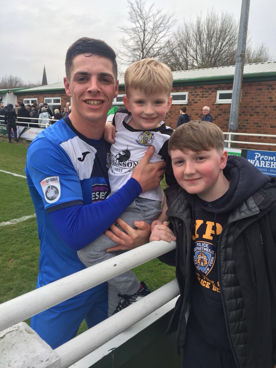 Thanks @ScottDuxbury95 you made 2 boys very happy #uptheblues @StockportCounty #lovemyclub #scfc 💙⚽️😍🙌🏼xx