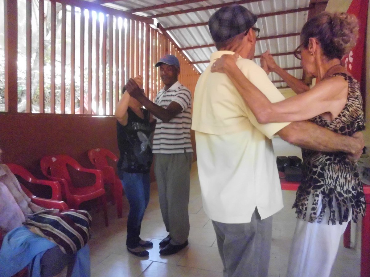 Inass_BarutaIB's tweet photo. @salainass Adultos mayores del CSSA BARUTA participaron en la actividad de viernes de talento donde bailaron Joropo Oriental https://t.co/f5at3GTIy5